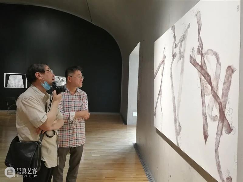 LONG玩艺儿 | 王璜生个展“呼/吸”正式开放,新作传递不安与紧张 博文精选 王璐 王璜生 新作 LONG 玩艺儿 个展 春夏 汕头 老家 医院 病人 崇真艺客